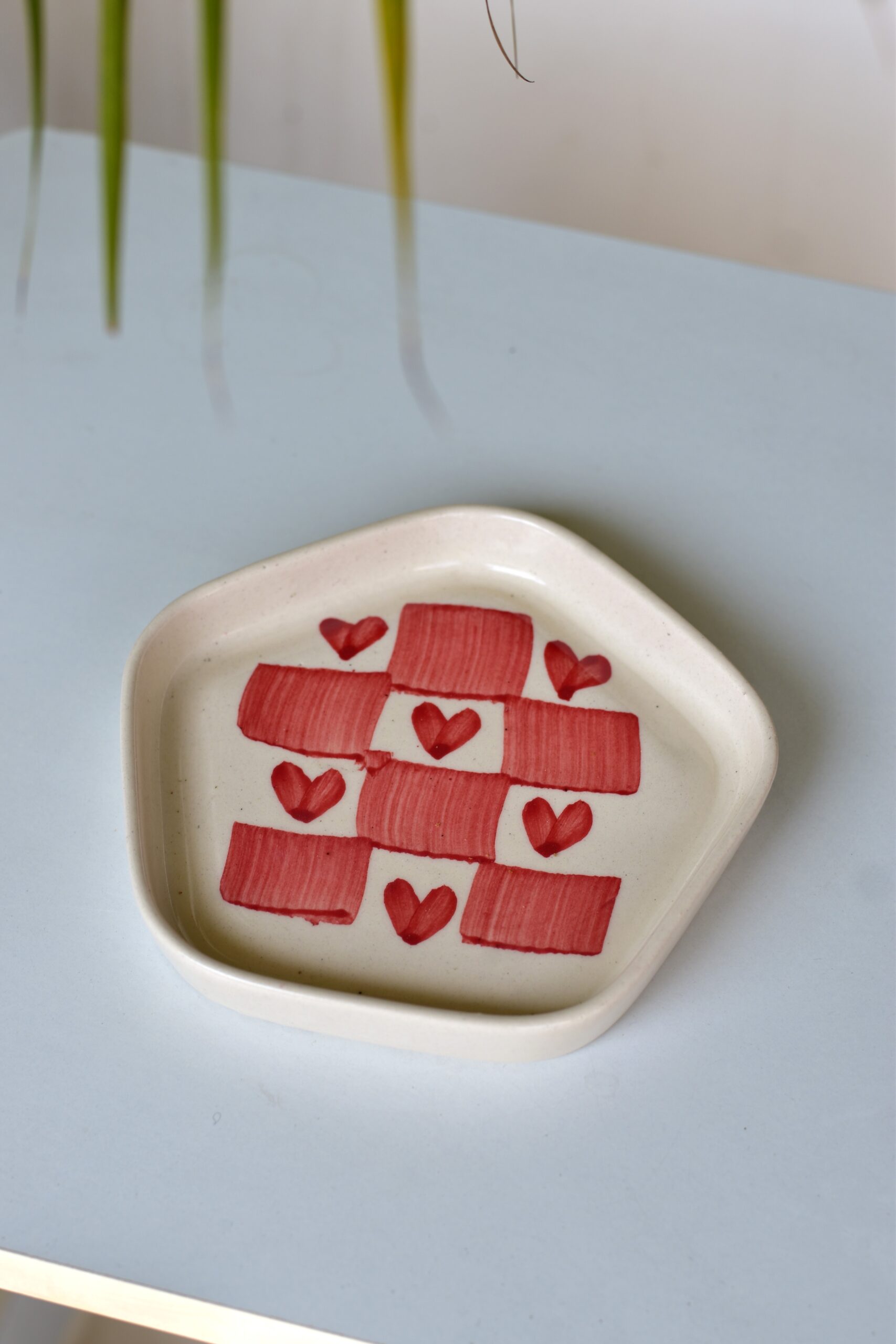 Heart grid ceramic plate - Image 3