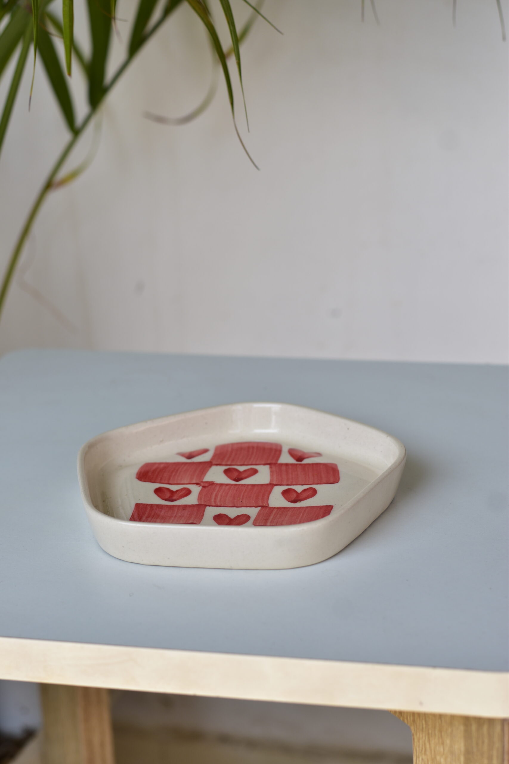 Heart grid ceramic plate - Image 4
